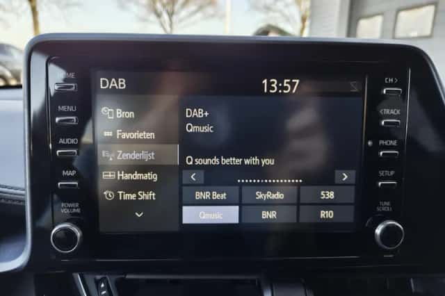 Toyota C-HR (2020) thumbnail 18