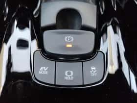Toyota C-HR (2020) thumbnail 24