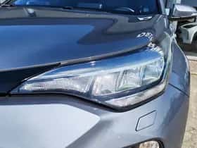 Toyota C-HR (2020) thumbnail 36
