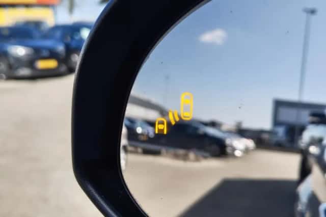 Toyota C-HR (2020) thumbnail 39
