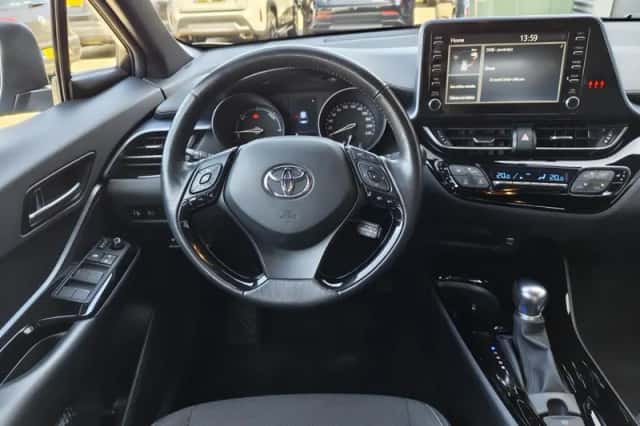 Toyota C-HR (2020) thumbnail 9