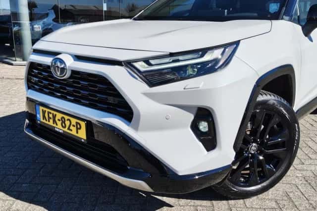 Toyota RAV4 (2025) thumbnail 2