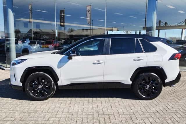 Toyota RAV4 (2025) thumbnail 3