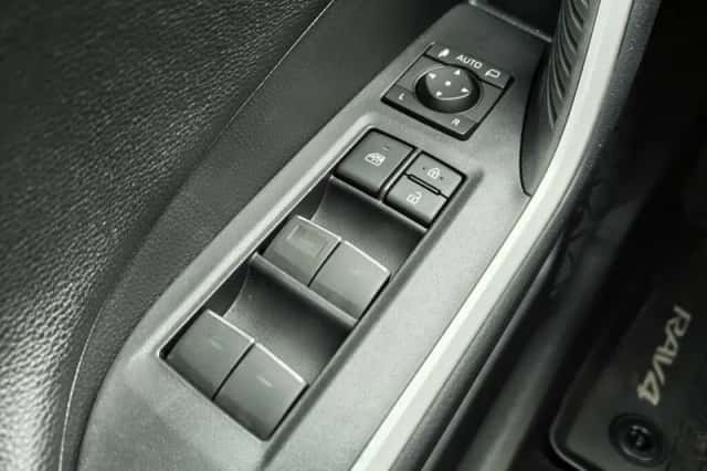 Toyota RAV4 (2025) thumbnail 23