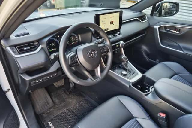 Toyota RAV4 (2025) thumbnail 26