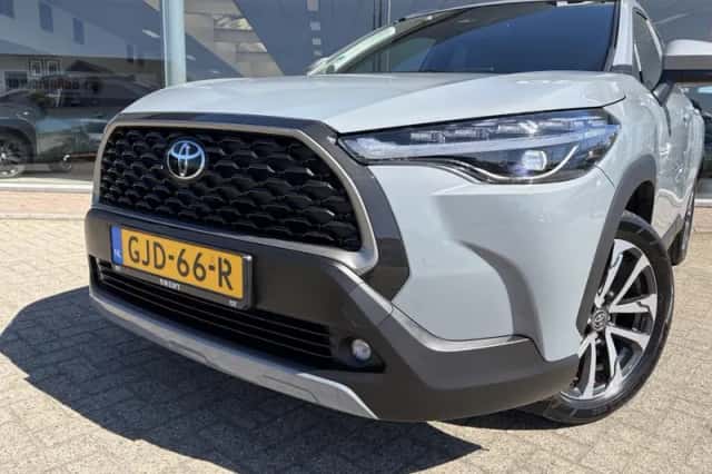 Toyota Corolla (2024) thumbnail 2