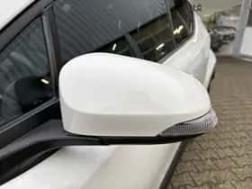 Toyota C-HR (2021) thumbnail 39