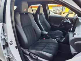 Toyota Yaris Cross (2024) thumbnail 31