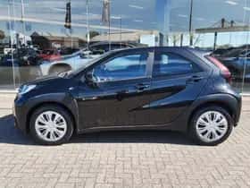 Toyota Aygo (2022) thumbnail 3