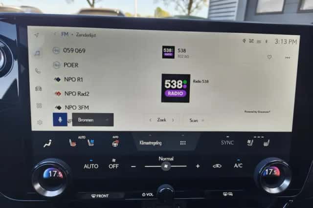 Lexus NX (2022) thumbnail 18