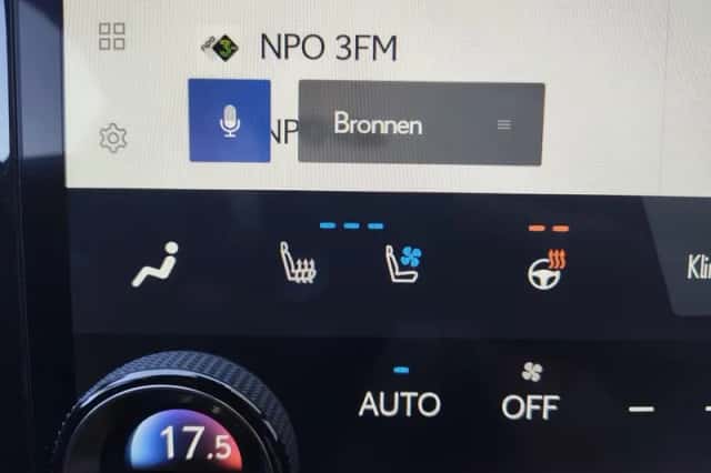 Lexus NX (2022) thumbnail 23