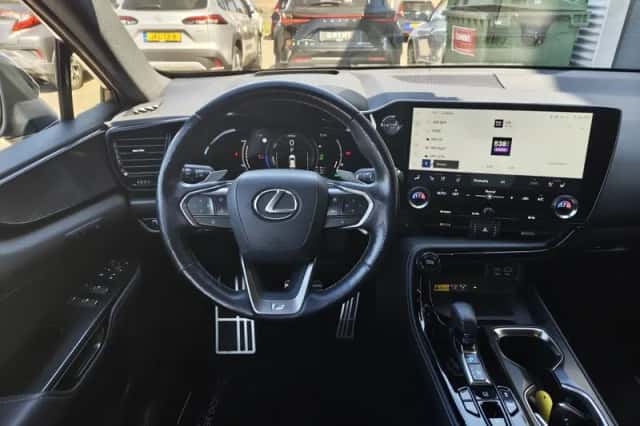 Lexus NX (2022) thumbnail 10