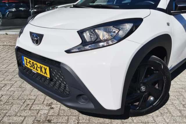 Toyota Aygo (2022) thumbnail 2