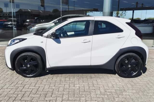 Toyota Aygo (2022) thumbnail 3