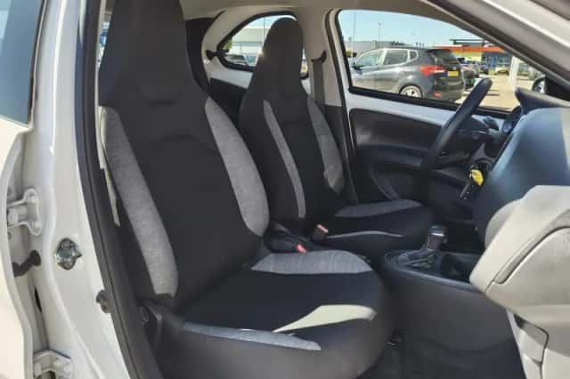 Toyota Aygo (2022) thumbnail 25