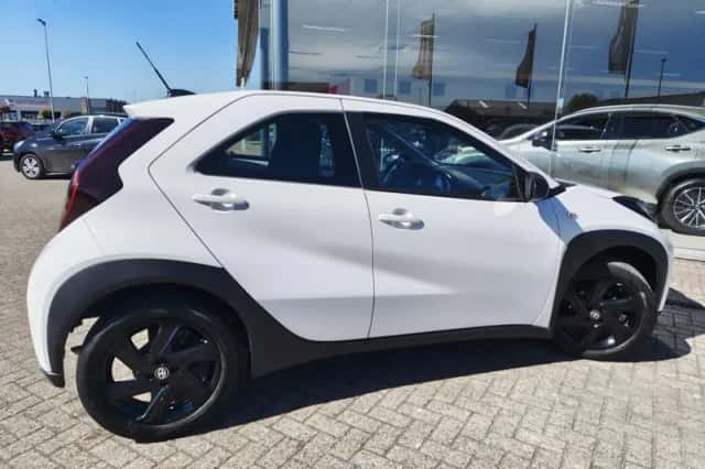 Toyota Aygo (2022) thumbnail 5