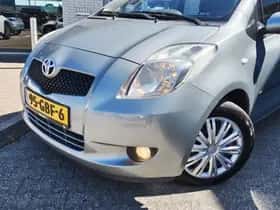 Toyota Yaris (2008) thumbnail 2