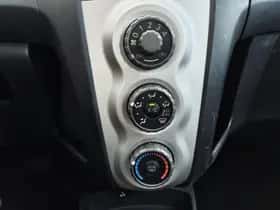Toyota Yaris (2008) thumbnail 16
