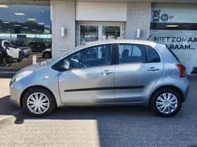 Toyota Yaris (2008) thumbnail 3