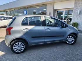 Toyota Yaris (2008) thumbnail 5