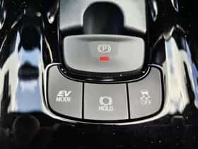 Toyota C-HR (2020) thumbnail 23