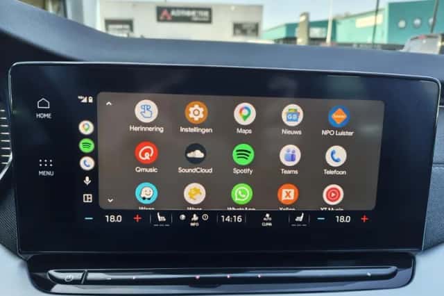 Škoda Octavia (2023) thumbnail 23