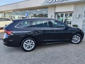 Škoda Octavia (2023) thumbnail 5