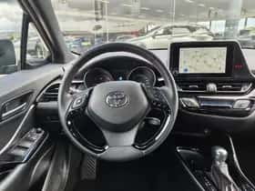 Toyota C-HR (2023) thumbnail 8