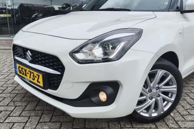 Suzuki Swift (2024) thumbnail 2