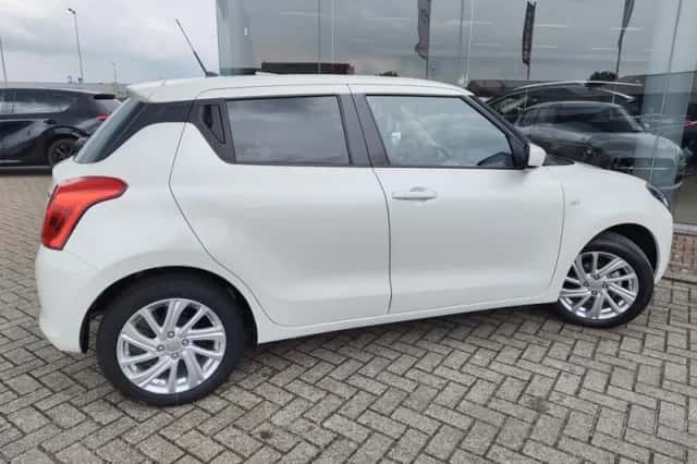 Suzuki Swift (2024) thumbnail 5