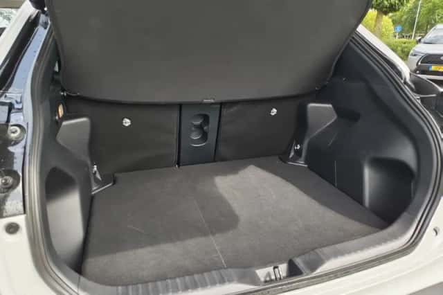 Toyota Yaris Cross (2025) thumbnail 31
