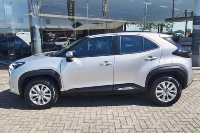 Toyota Yaris Cross (2023) thumbnail 3
