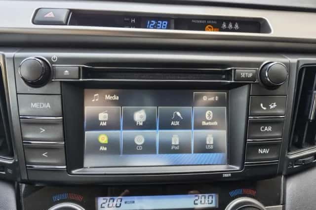 Toyota RAV4 (2015) thumbnail 15