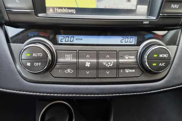 Toyota RAV4 (2015) thumbnail 19