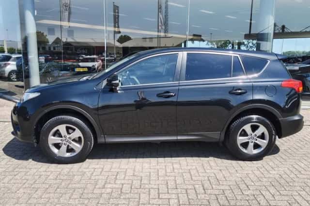 Toyota RAV4 (2015) thumbnail 3