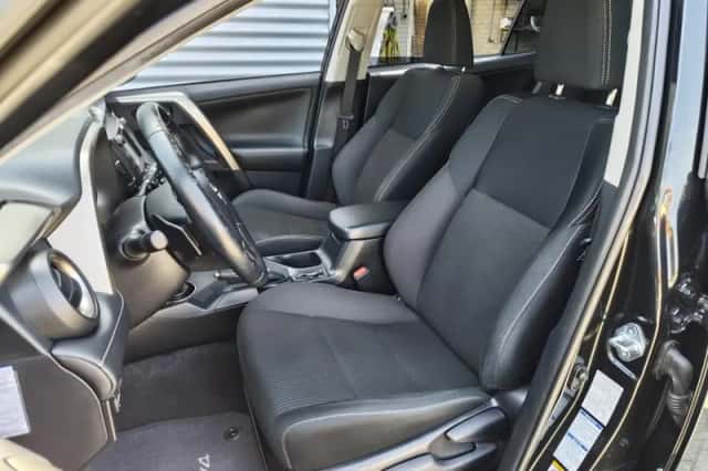Toyota RAV4 (2015) thumbnail 26
