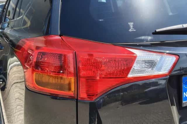 Toyota RAV4 (2015) thumbnail 33