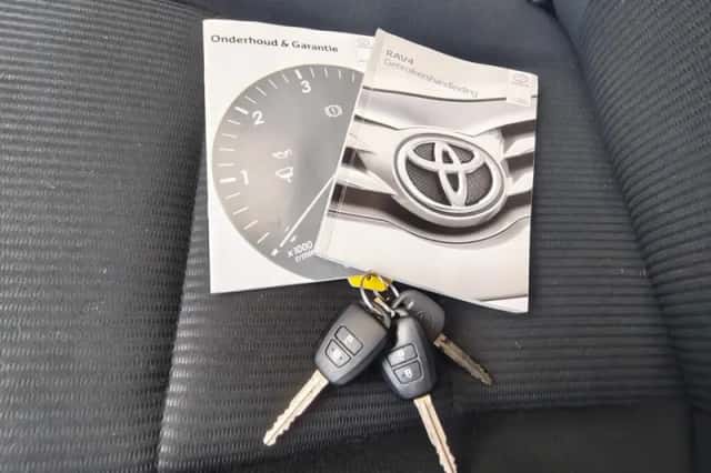 Toyota RAV4 (2015) thumbnail 37