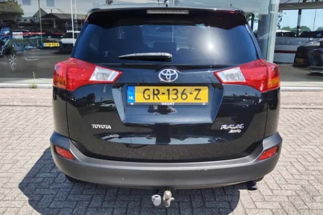 Toyota RAV4 (2015) thumbnail 7