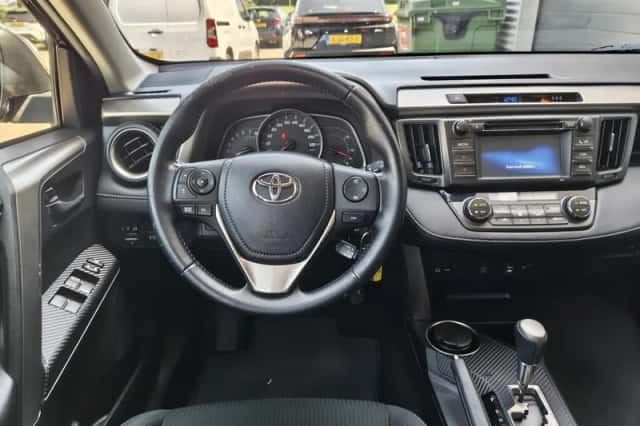 Toyota RAV4 (2015) thumbnail 9