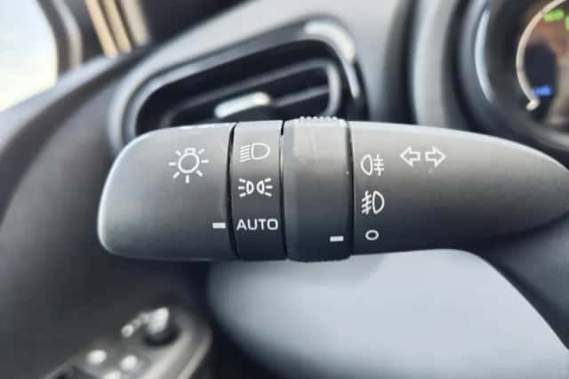 Toyota Yaris (2023) thumbnail 12