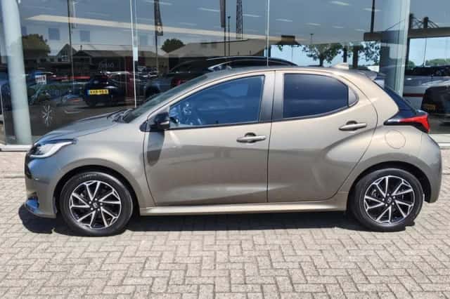 Toyota Yaris (2023) thumbnail 3