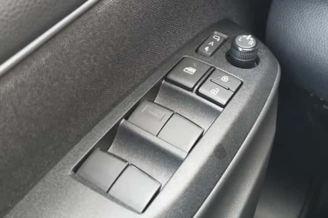 Toyota Yaris (2023) thumbnail 23