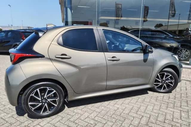 Toyota Yaris (2023) thumbnail 5