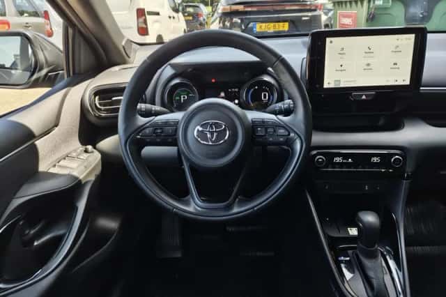Toyota Yaris (2023) thumbnail 8