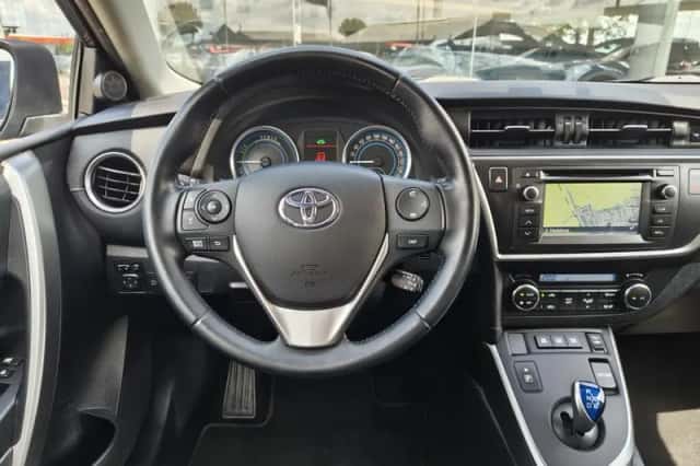Toyota Auris (2015) thumbnail 11
