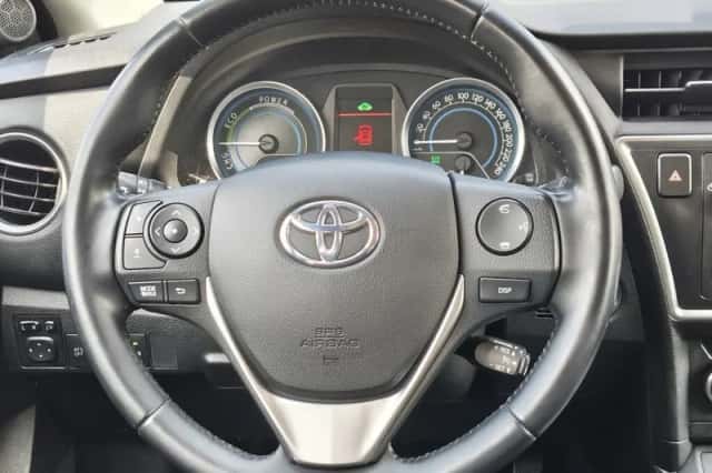Toyota Auris (2015) thumbnail 12