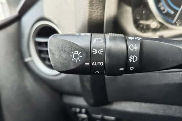 Toyota Auris (2015) thumbnail 14