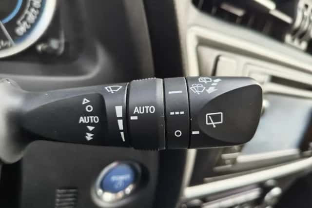 Toyota Auris (2015) thumbnail 15