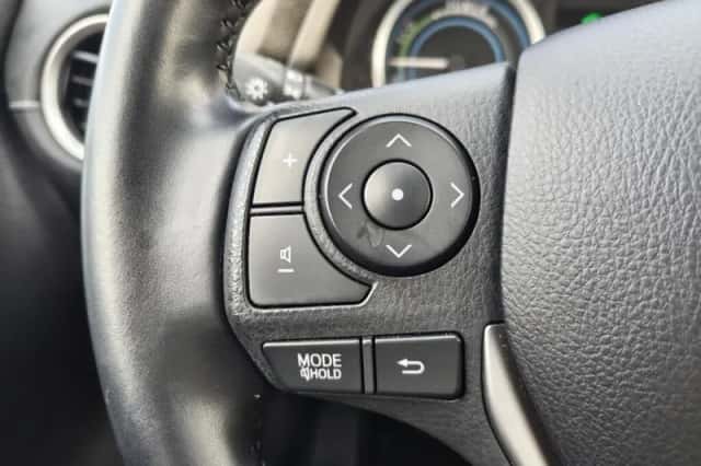 Toyota Auris (2015) thumbnail 16